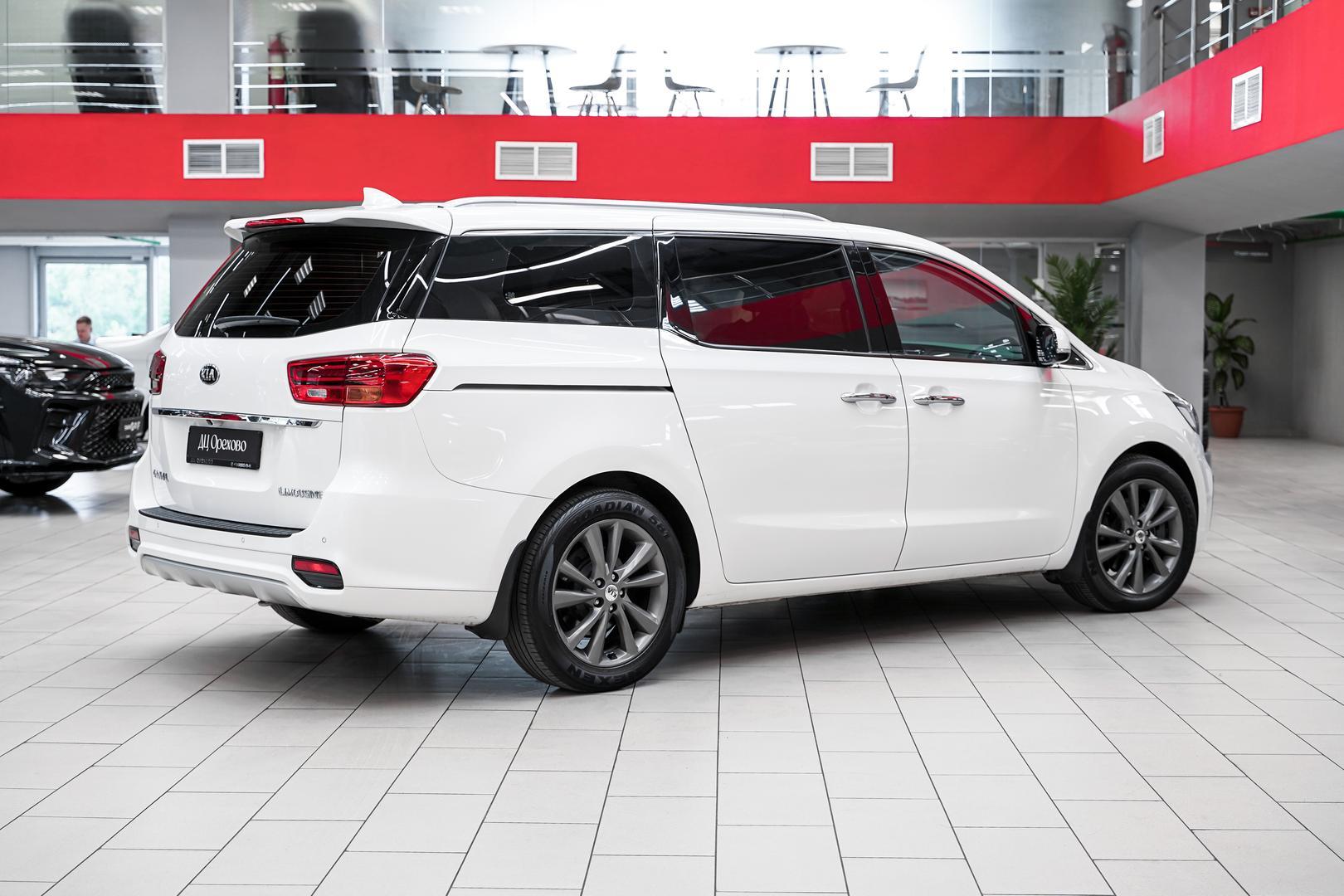 Kia Carnival 2018, белый, ДЦ Орехово