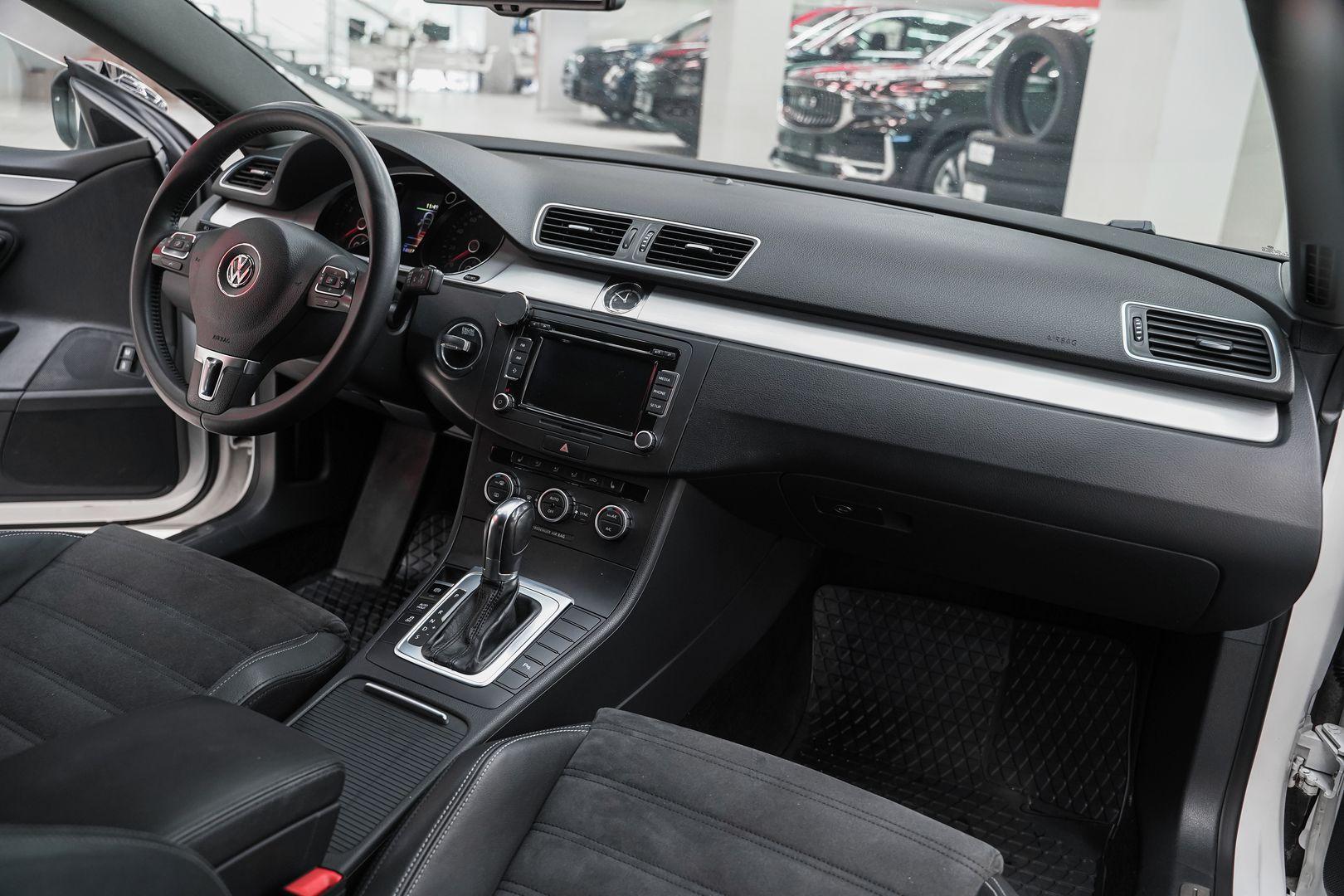 Volkswagen Passat CC 2013, белый, ДЦ Орехово