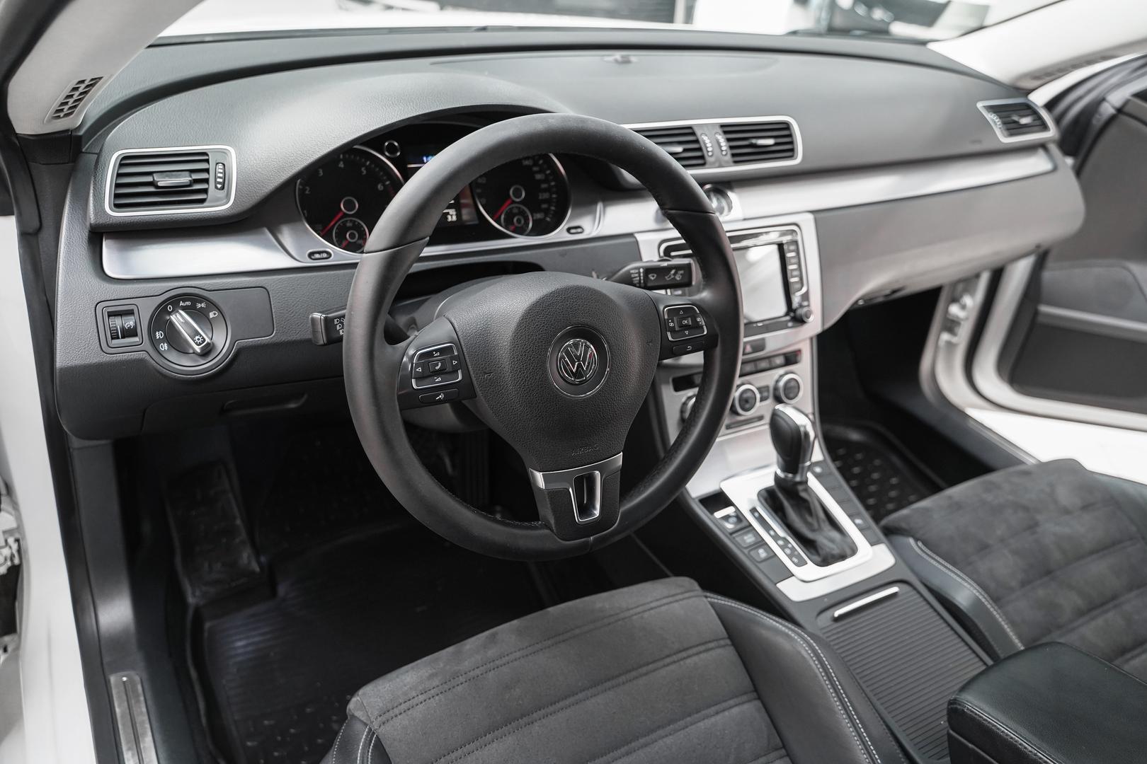 Volkswagen Passat CC 2012, белый, ДЦ Орехово
