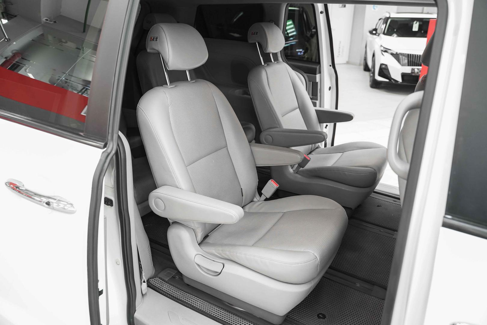 Kia Carnival 2019, белый, ДЦ Орехово