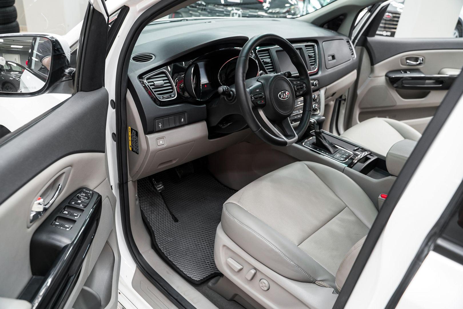 Kia Carnival 2017, белый, ДЦ Орехово