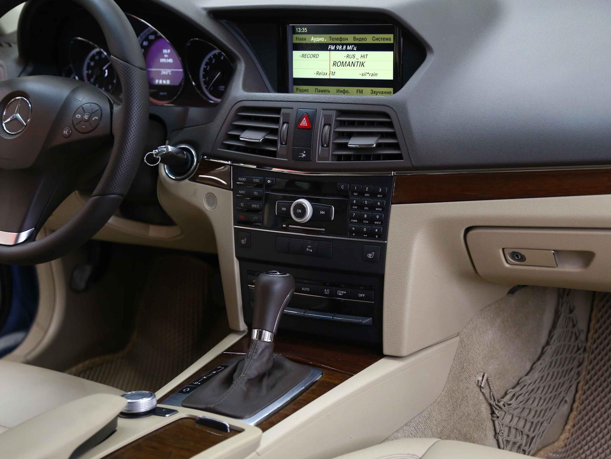 Mercedes-Benz E-Класс 2011, голубой, ДЦ Орехово