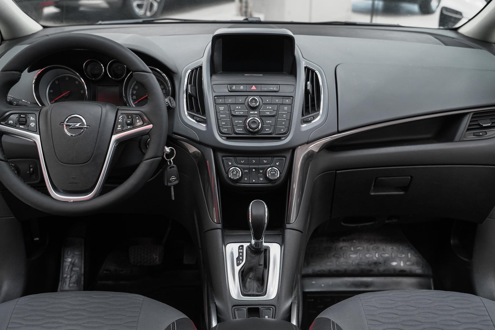 Opel Zafira 2013, белый, ДЦ Орехово