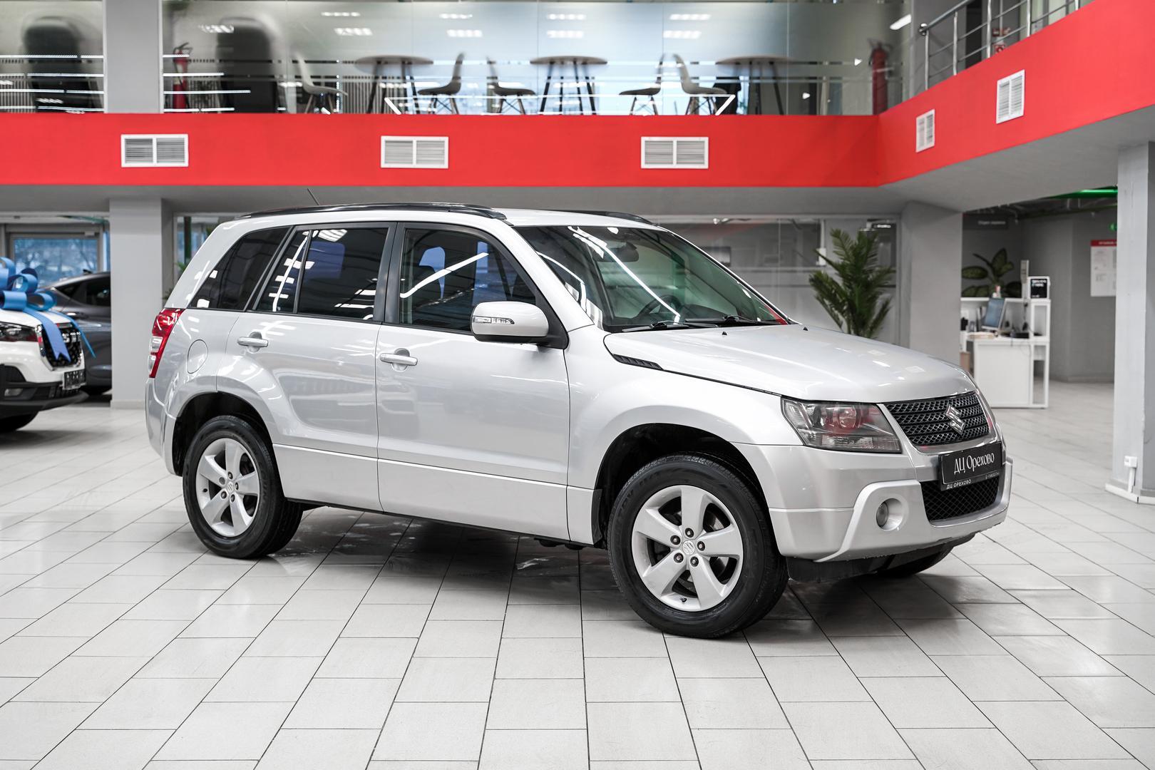 Suzuki Grand Vitara 2010, серебряный, ДЦ Орехово