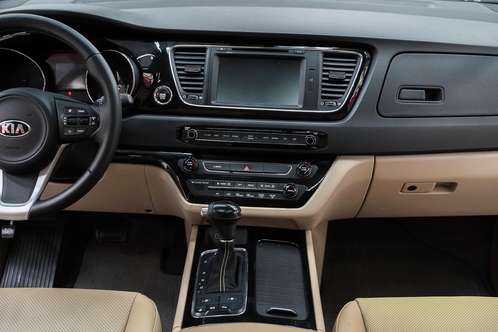 Kia Carnival 2015, черный, ДЦ Орехово