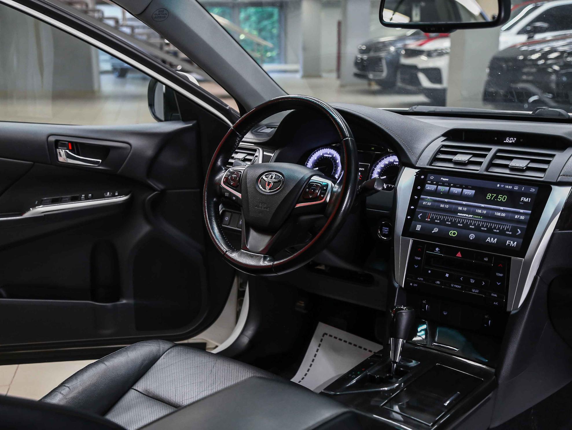 Toyota Camry 2015, белый, ДЦ Орехово