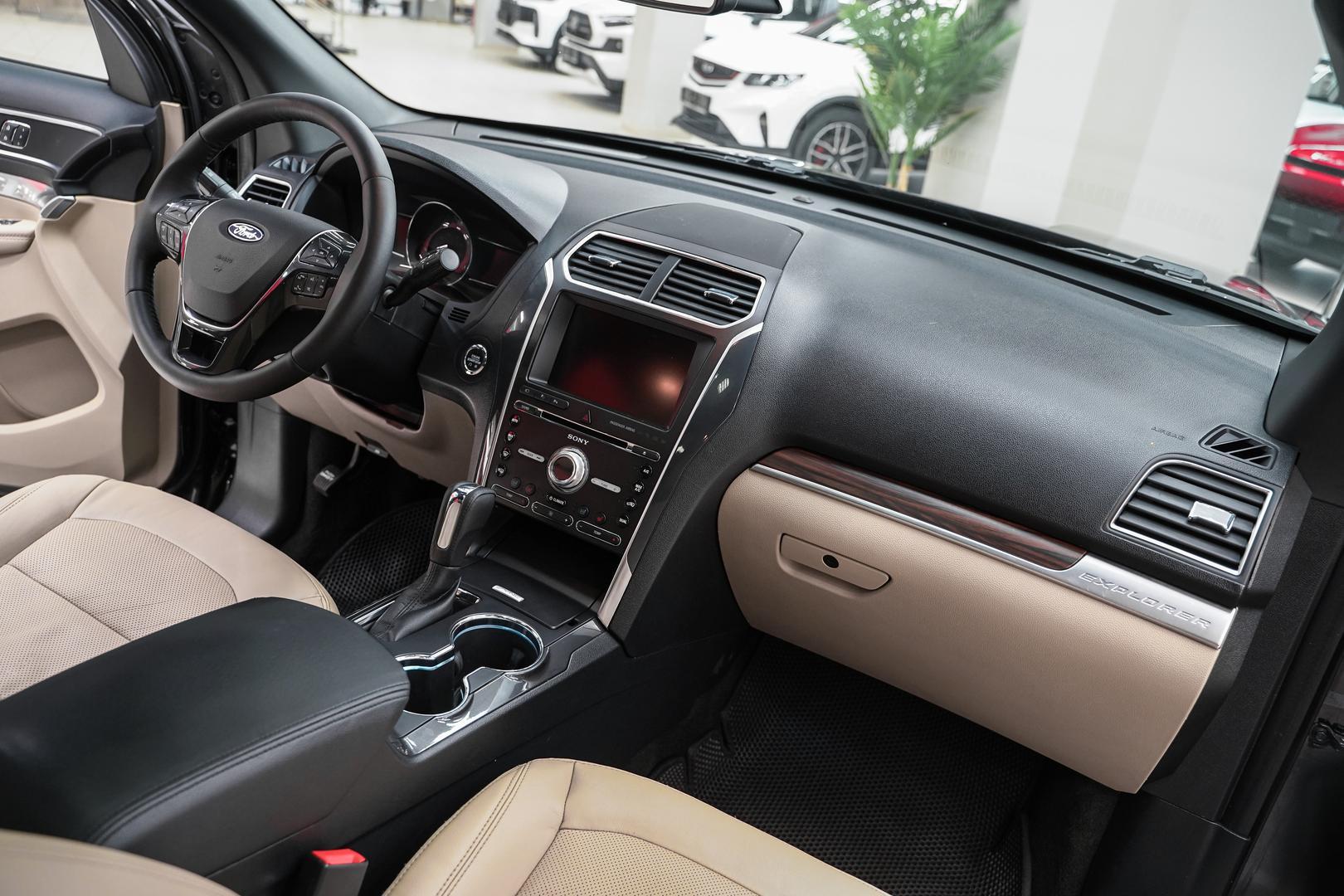 Ford Explorer 2016, черный, ДЦ Орехово