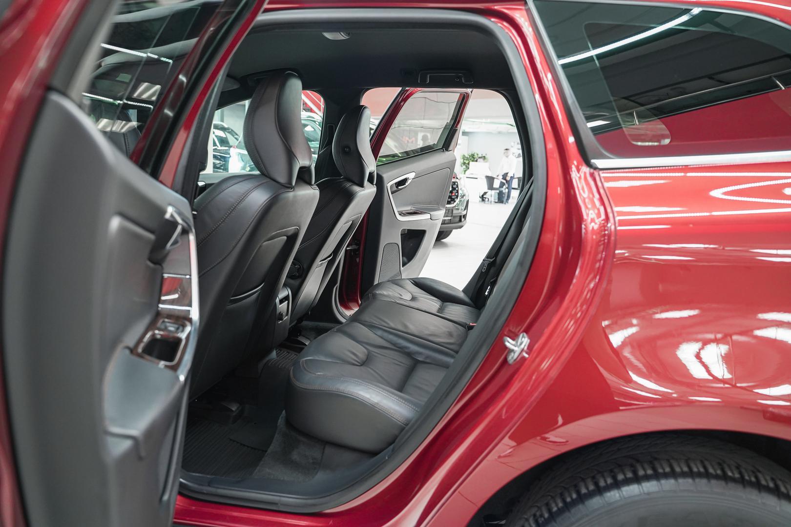 Volvo XC60 2013, красный, ДЦ Орехово