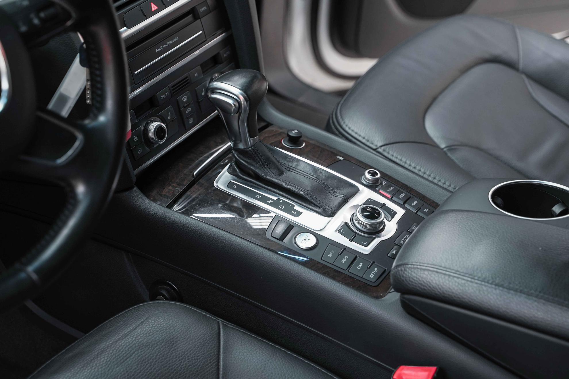 Audi Q7 2012, белый, ДЦ Орехово