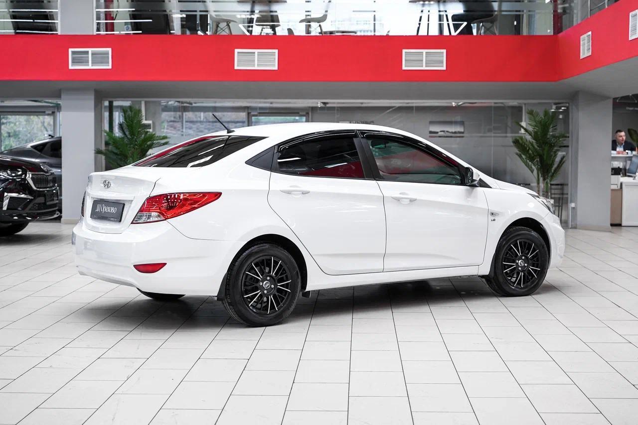 Hyundai Solaris 2012, белый, ДЦ Орехово