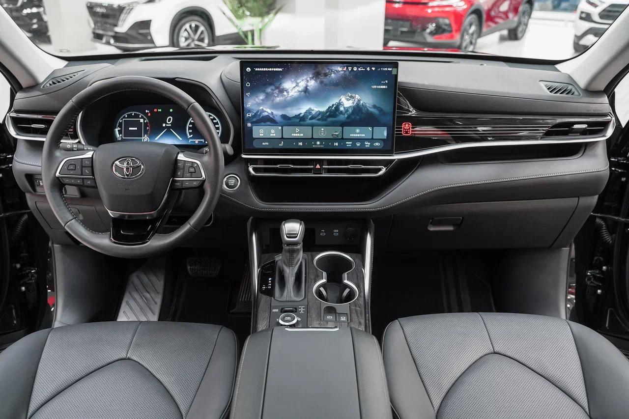 Toyota Highlander 2025, черный, ДЦ Орехово