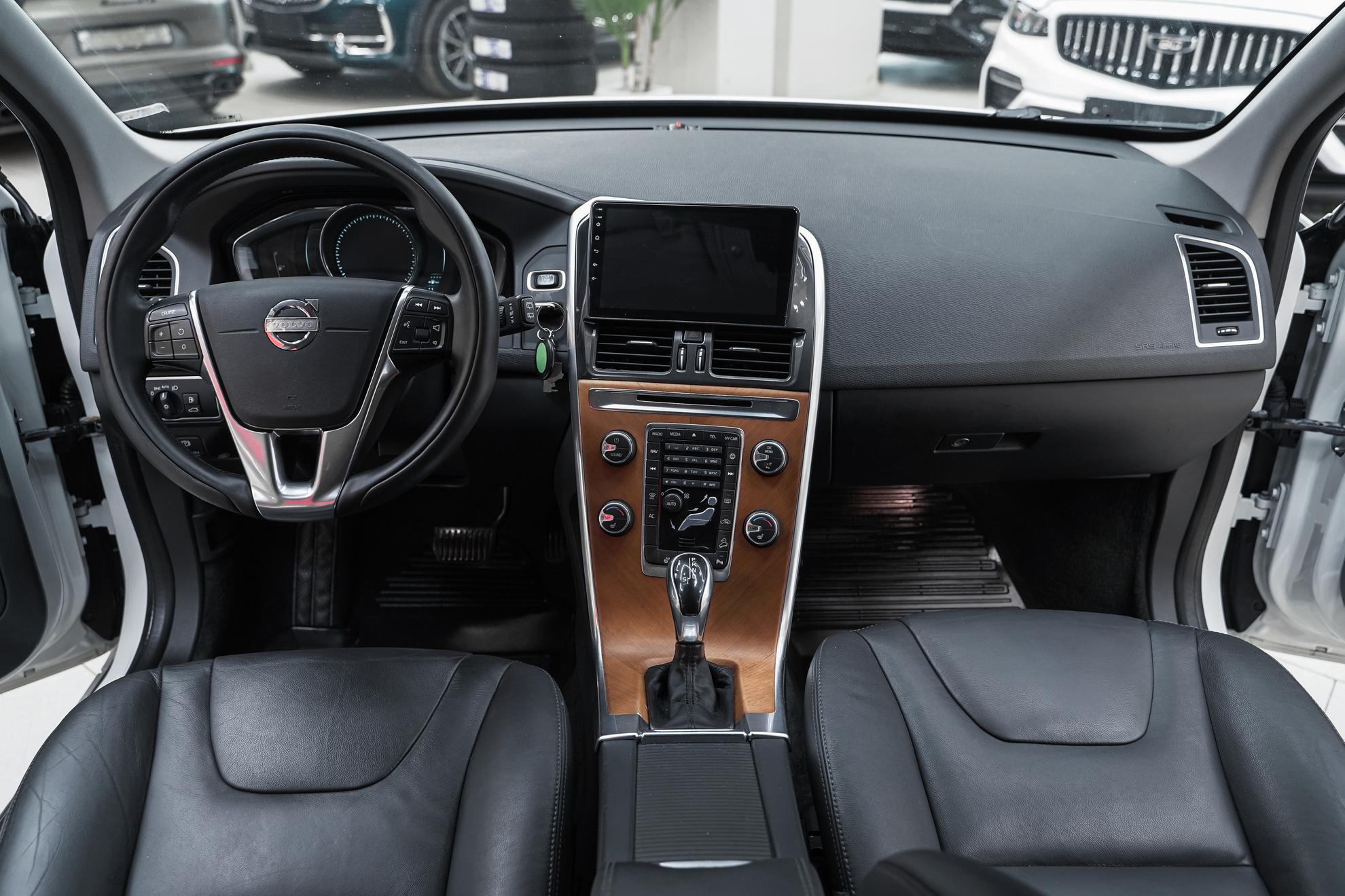 Volvo XC60 2014, белый, ДЦ Орехово