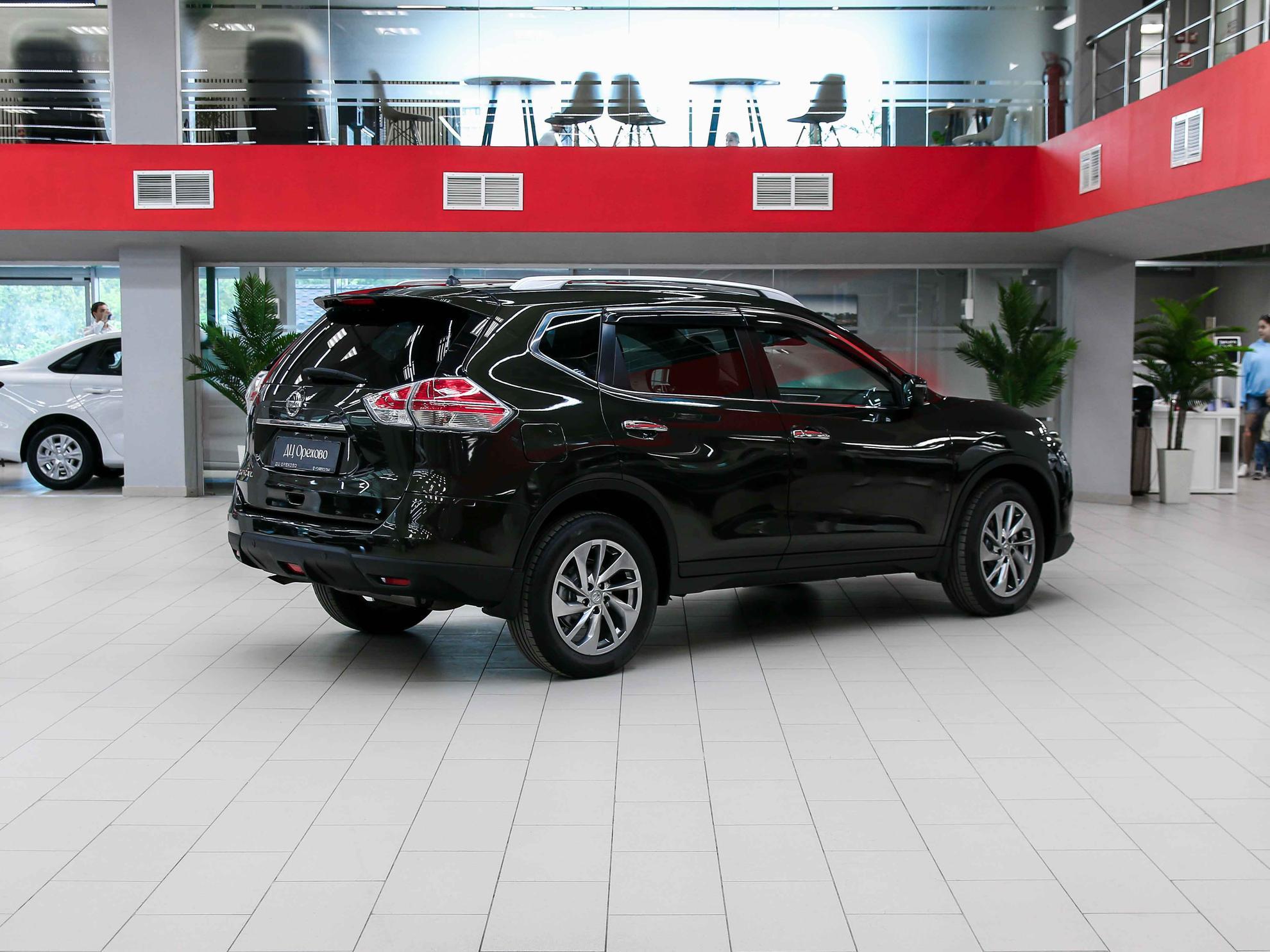 Nissan X-Trail 2015, зеленый, ДЦ Орехово