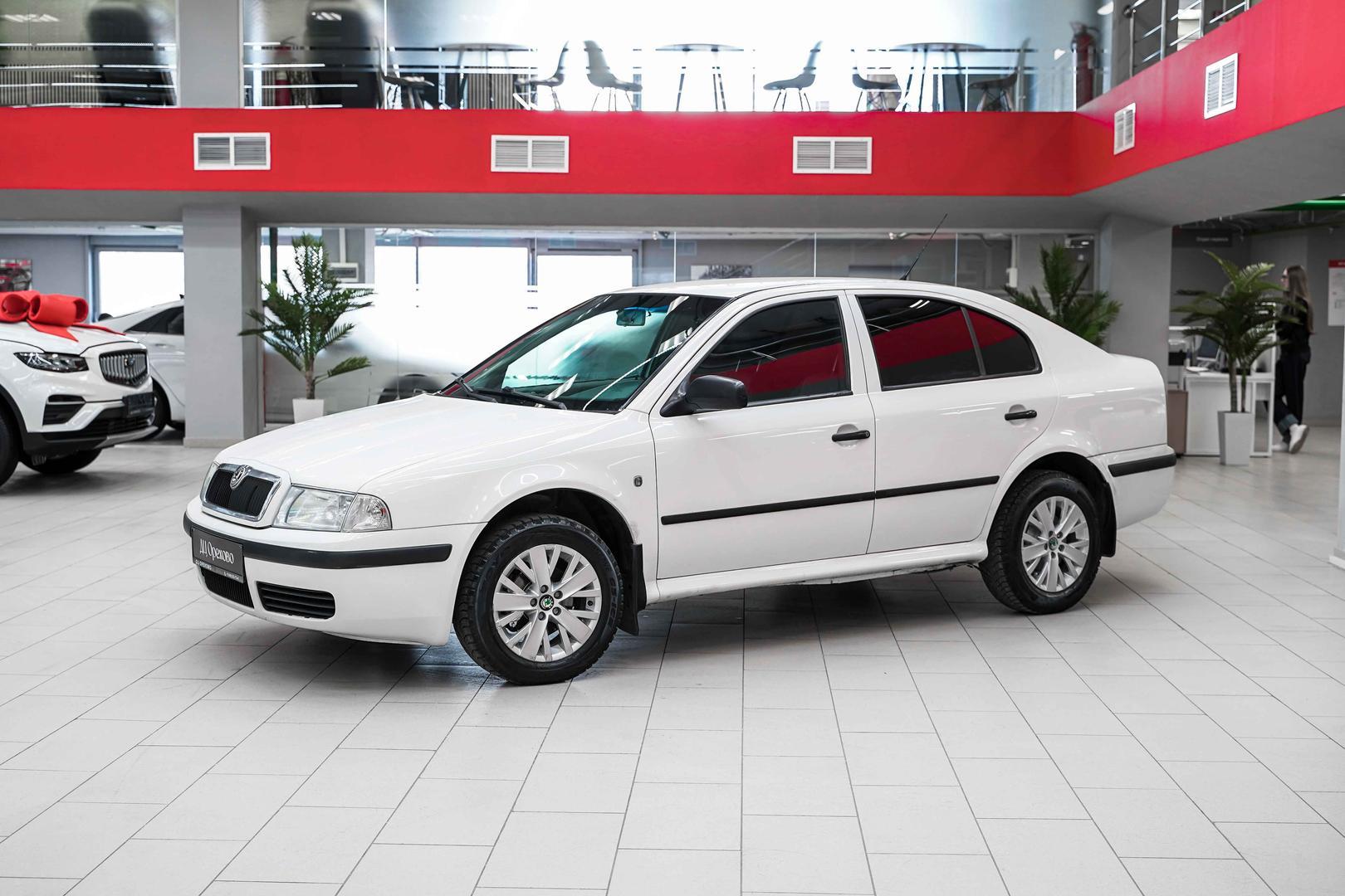 Skoda Octavia 2008, белый, ДЦ Орехово