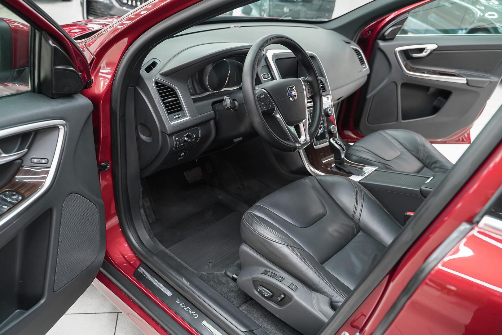 Volvo XC60 2013, красный, ДЦ Орехово