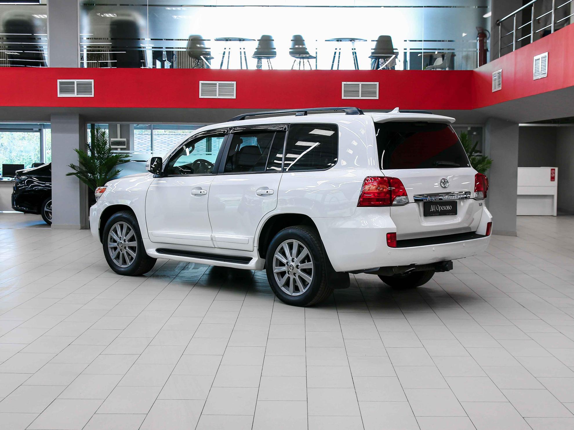 Toyota Land Cruiser 2013, белый, ДЦ Орехово