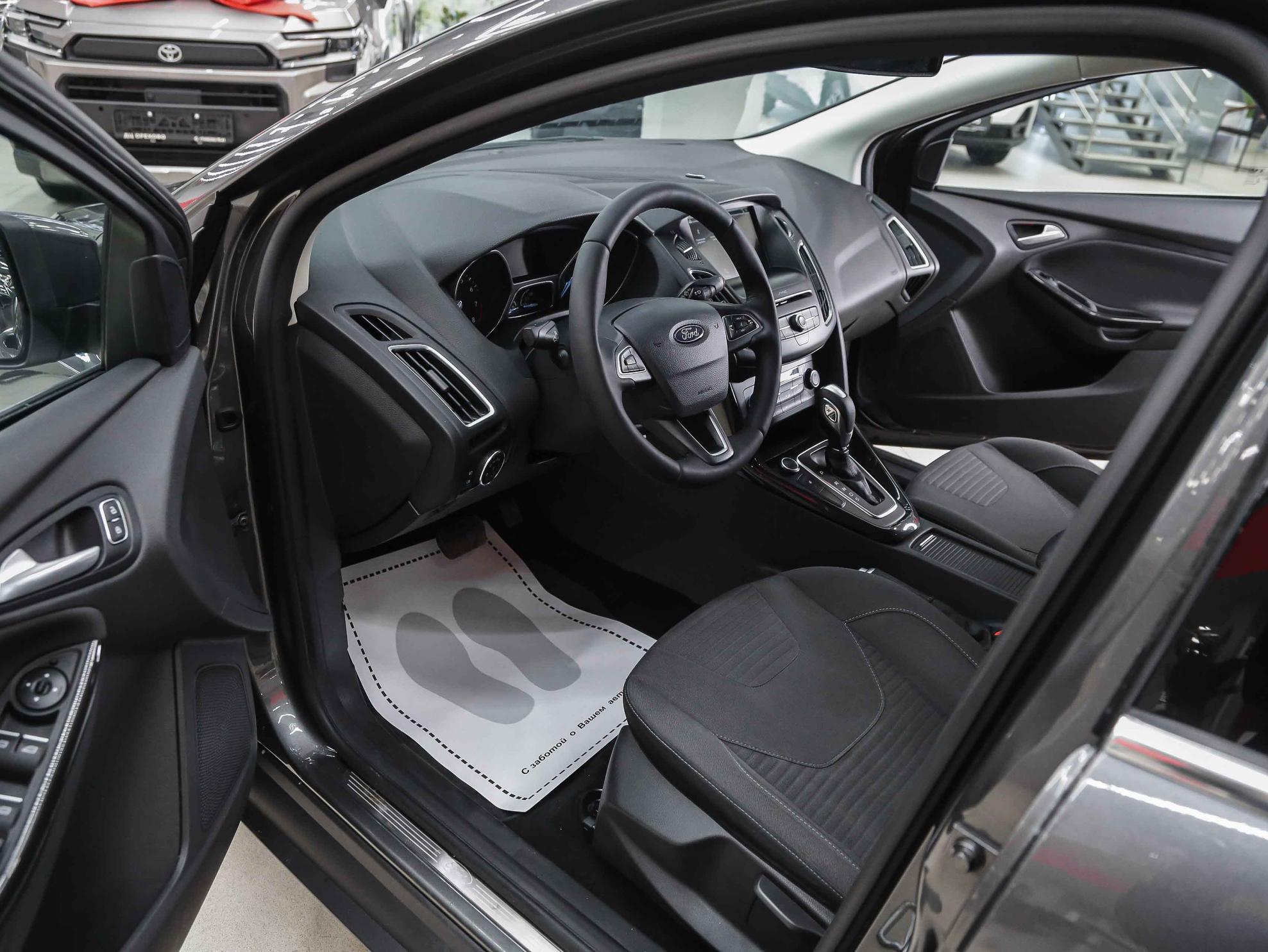 Ford Focus 2017, серый, ДЦ Орехово