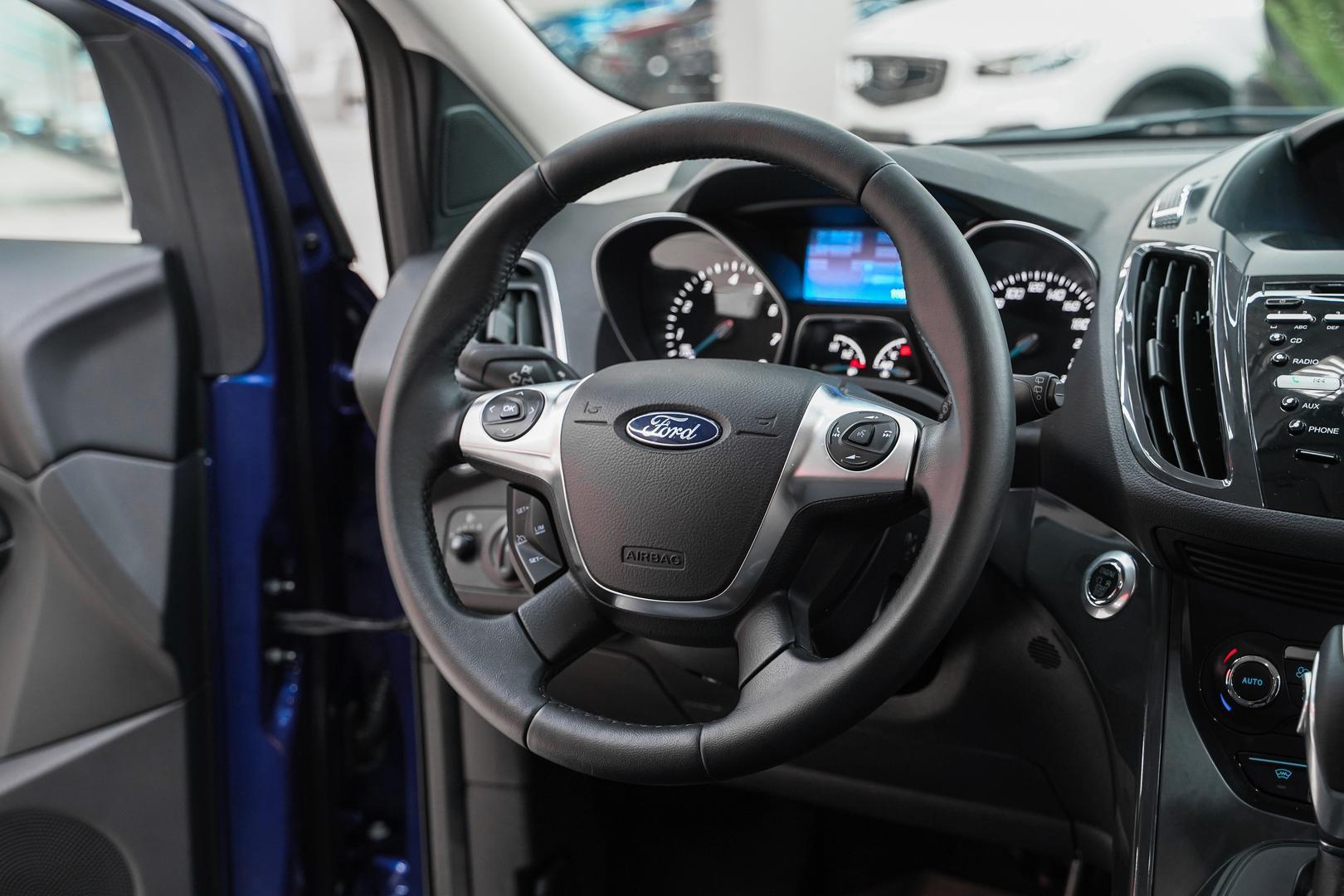 Ford Kuga 2015, синий, ДЦ Орехово