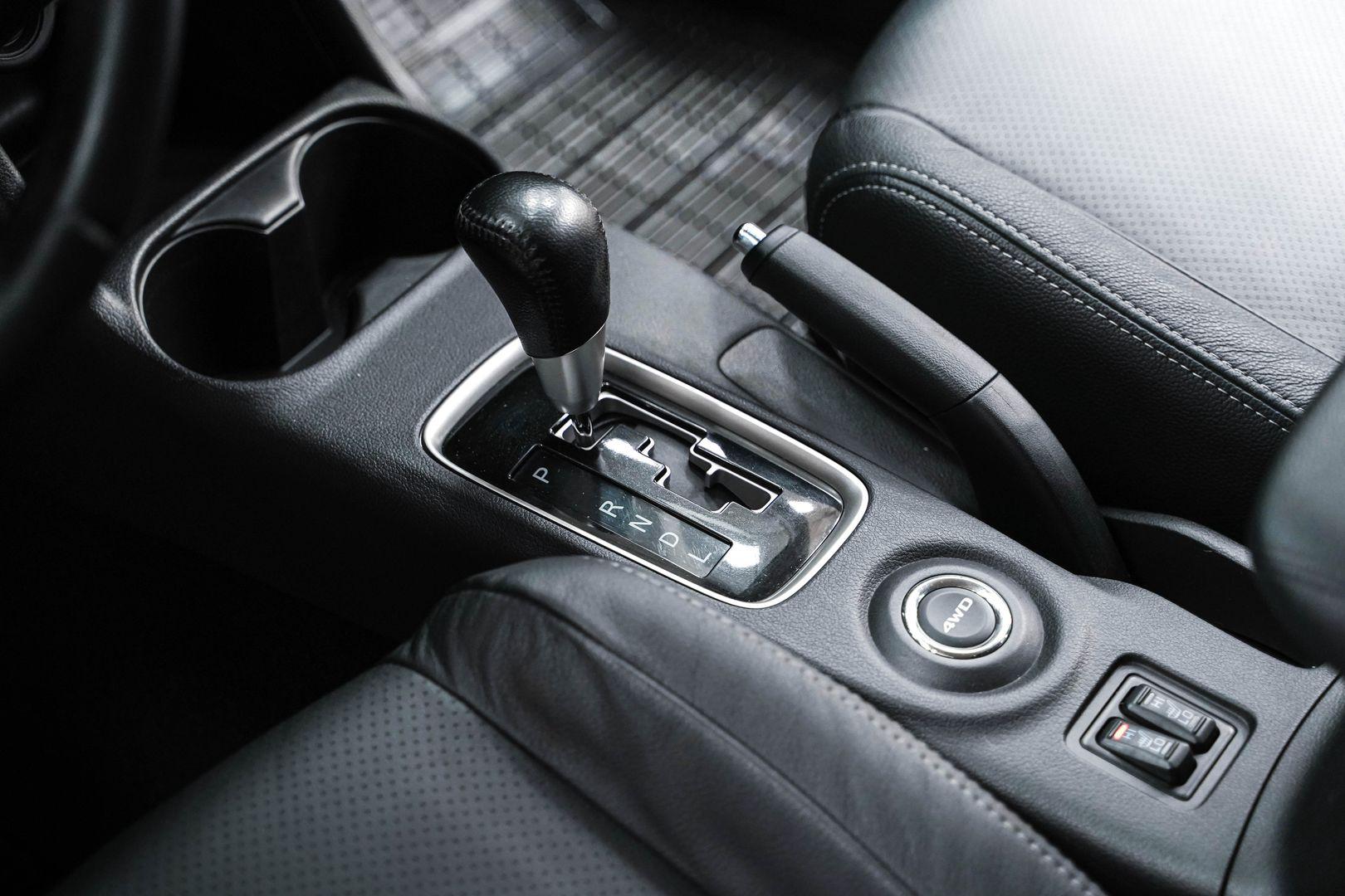 Mitsubishi Outlander 2014, белый, ДЦ Орехово