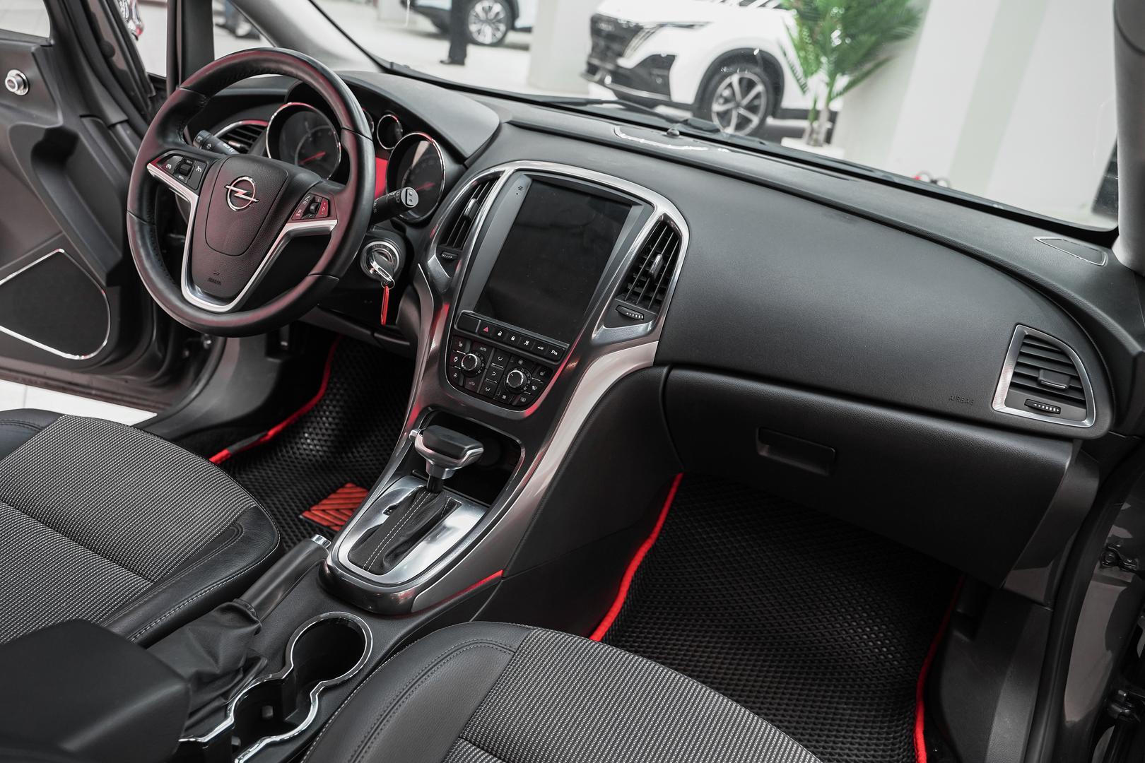 Opel Astra 2011, серый, ДЦ Орехово