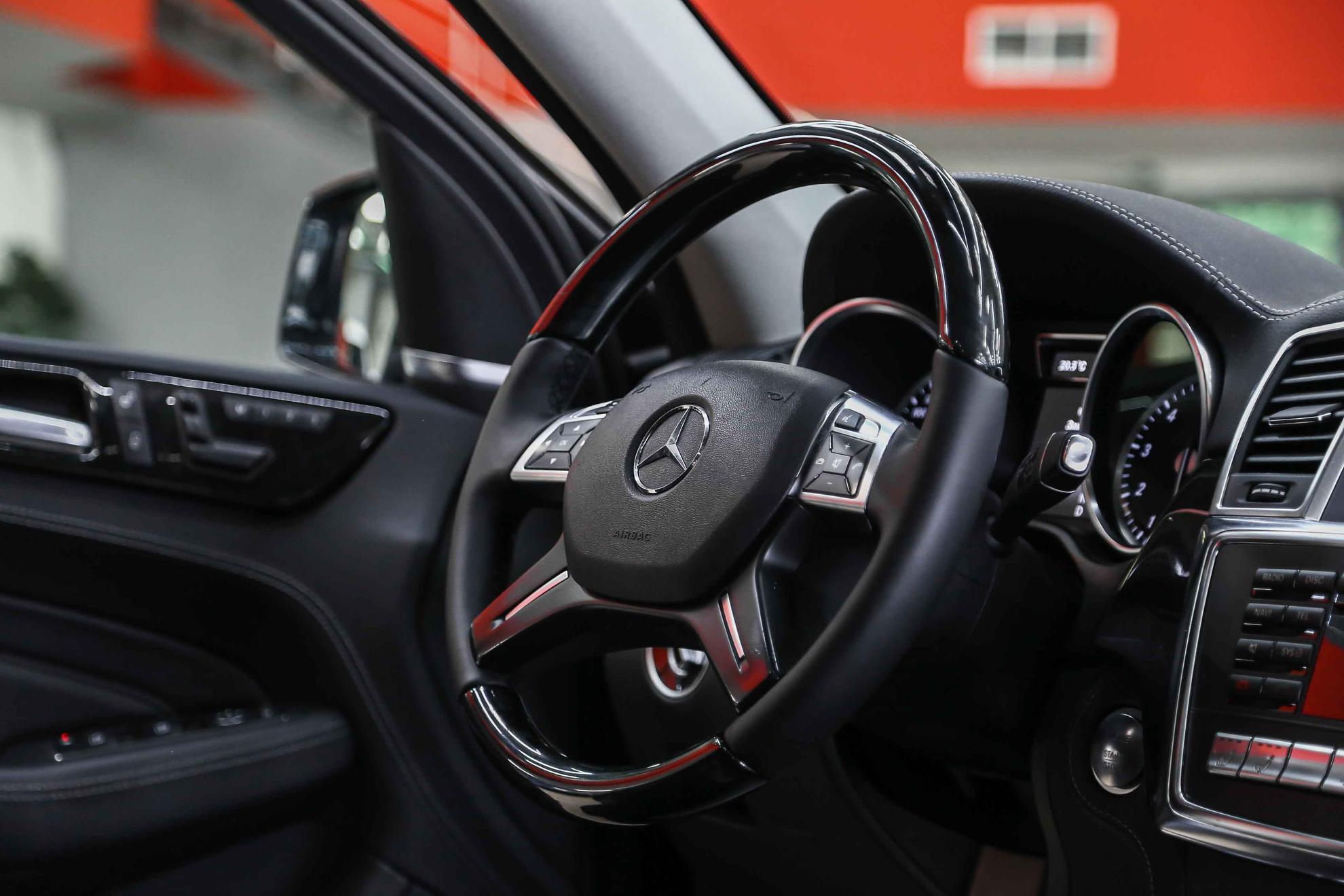 Mercedes-Benz M-Класс 2014, черный, ДЦ Орехово
