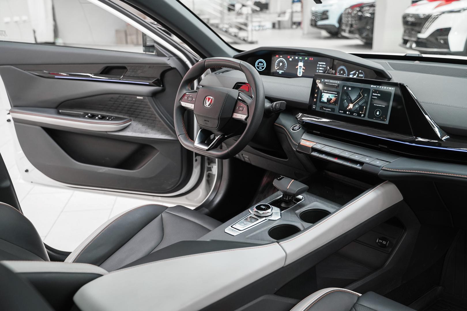 Changan UNI-V 2024, белый, ДЦ Орехово