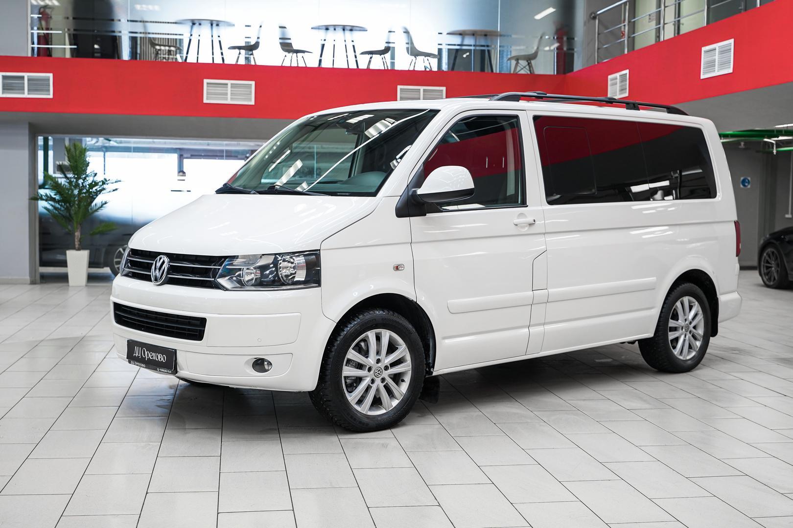 Volkswagen Multivan 2010, белый, ДЦ Орехово
