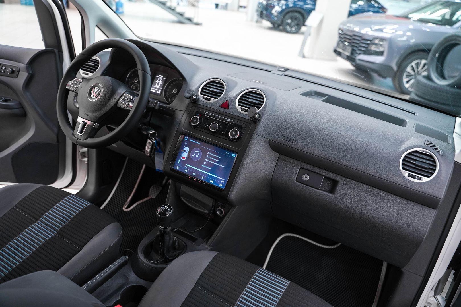 Volkswagen Caddy 2013, белый, ДЦ Орехово