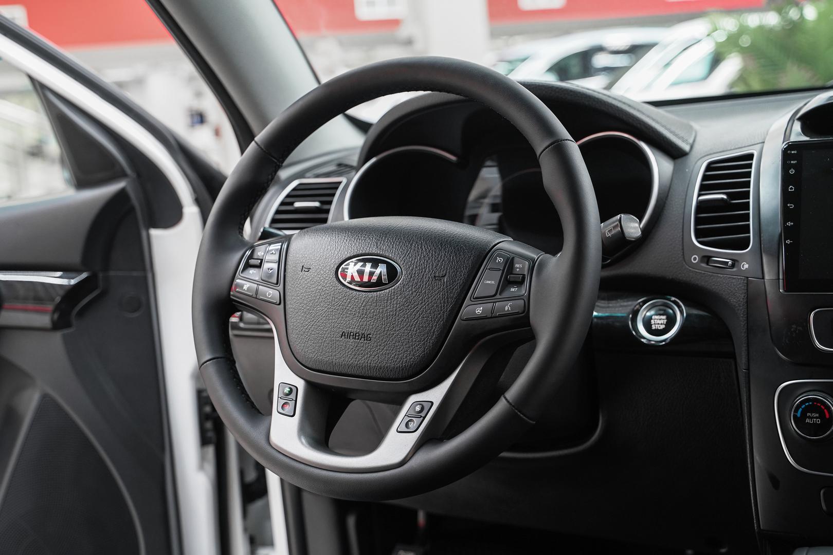 Kia Sorento 2013, белый, ДЦ Орехово