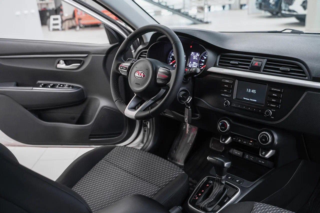 Kia Rio X-Line 2018, серебряный, ДЦ Орехово