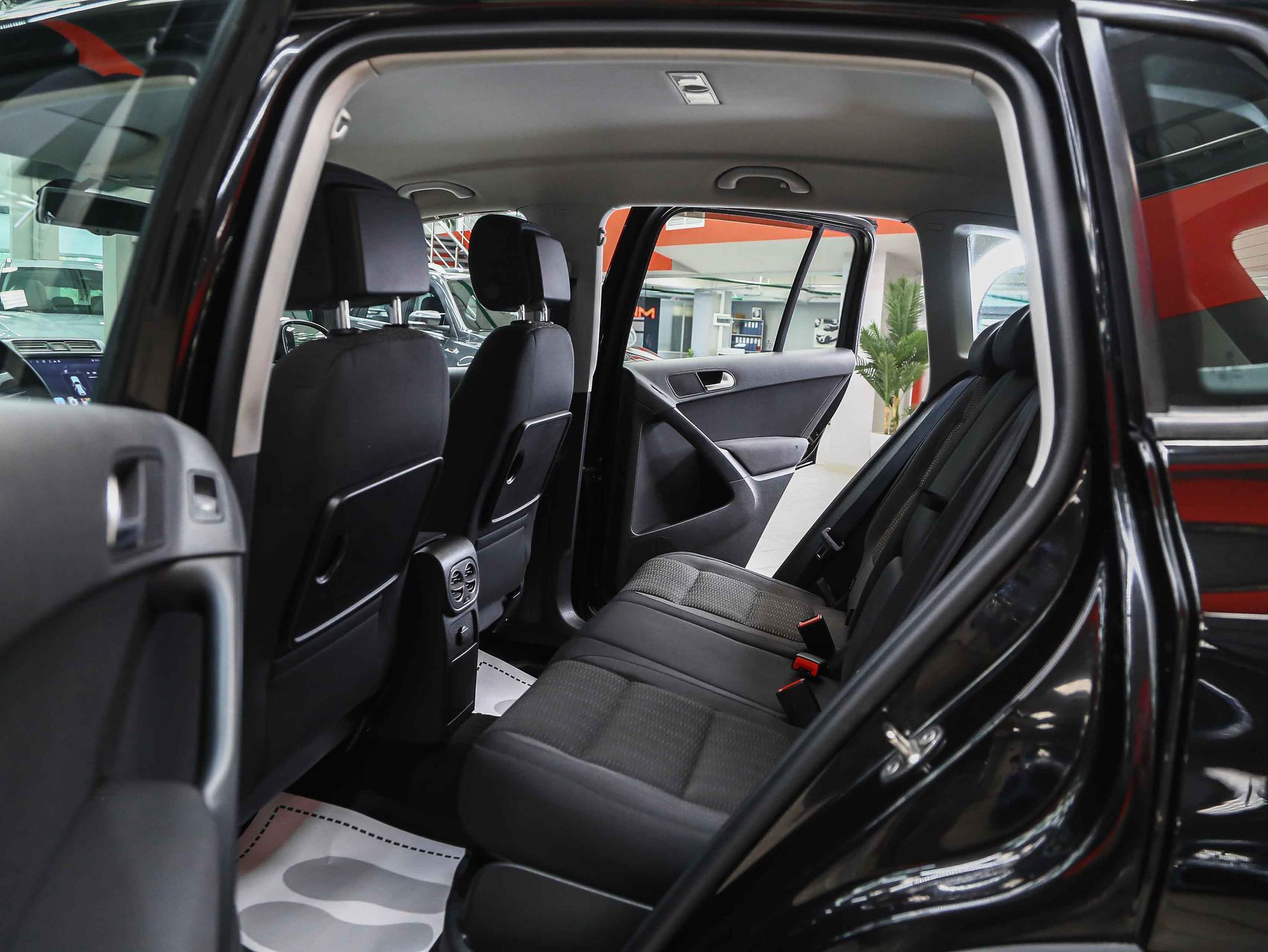 Volkswagen Tiguan 2015, черный, ДЦ Орехово
