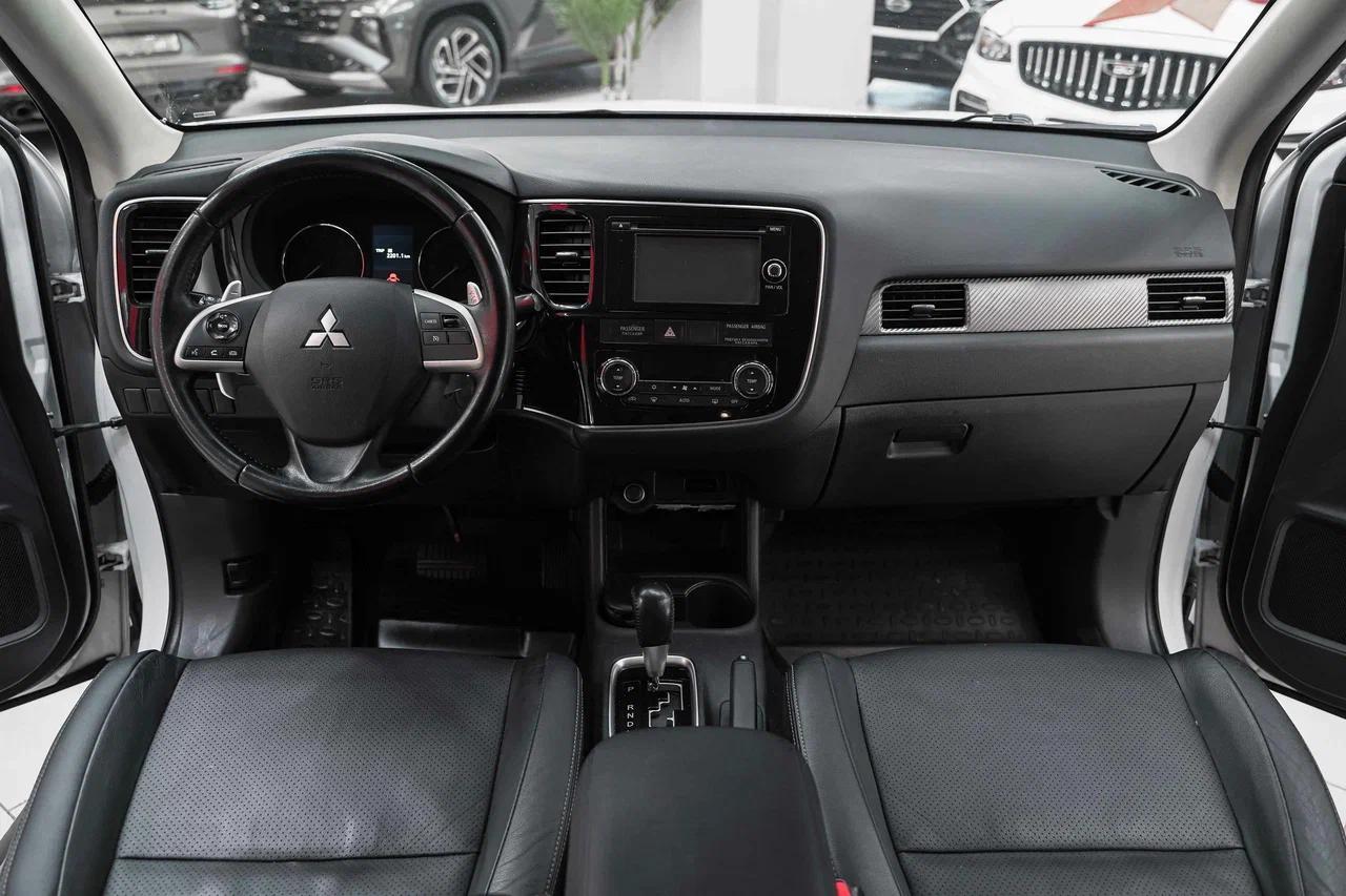 Mitsubishi Outlander 2012, белый, ДЦ Орехово