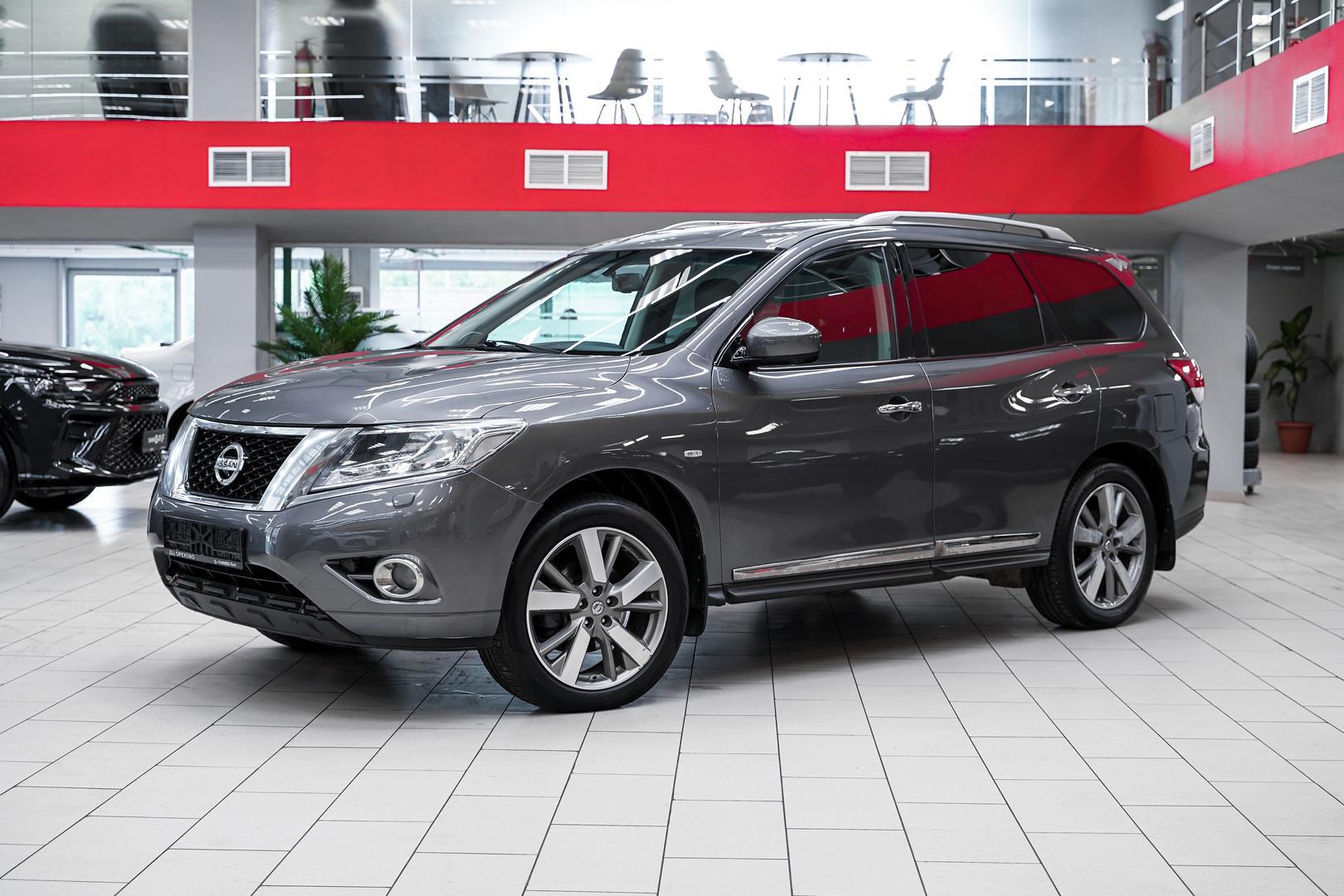 Nissan Pathfinder 2015, серый, ДЦ Орехово