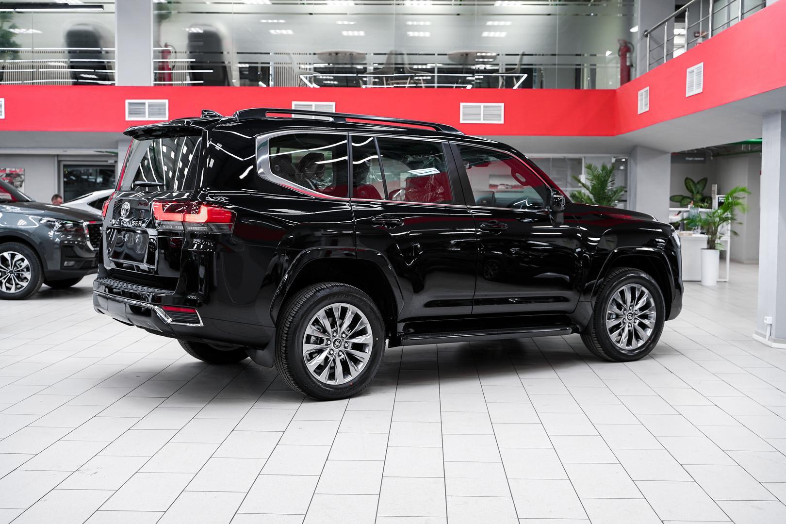 Toyota Land Cruiser 2025, черный, ДЦ Орехово