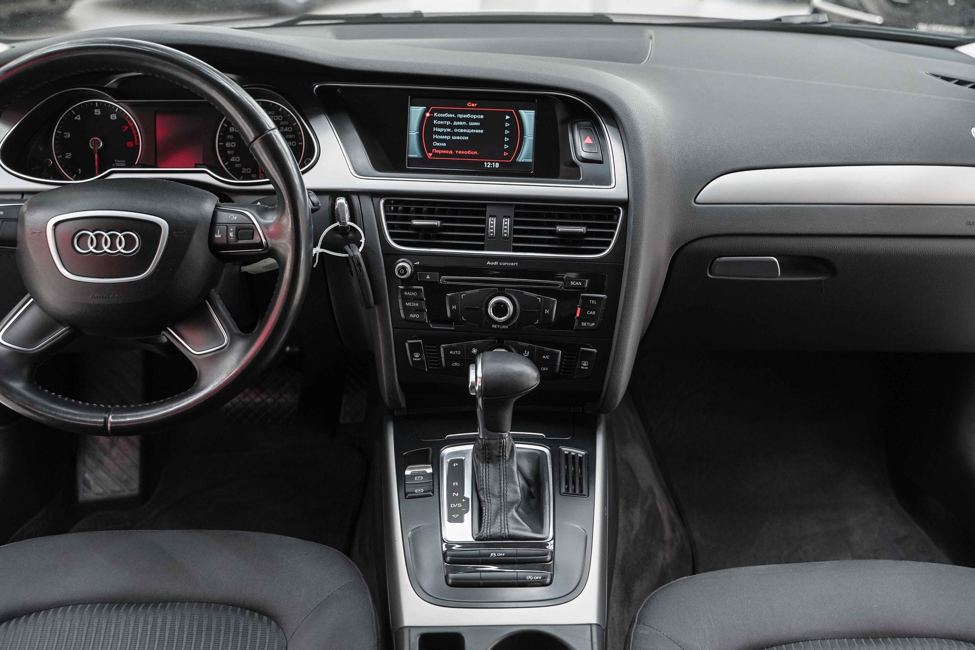Audi A4 2014, белый, ДЦ Орехово
