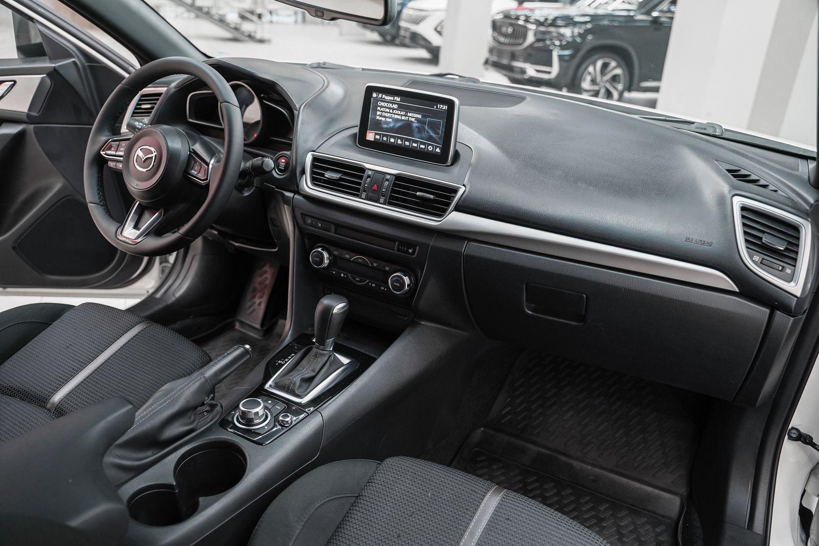 Mazda 3 2018, белый, ДЦ Орехово
