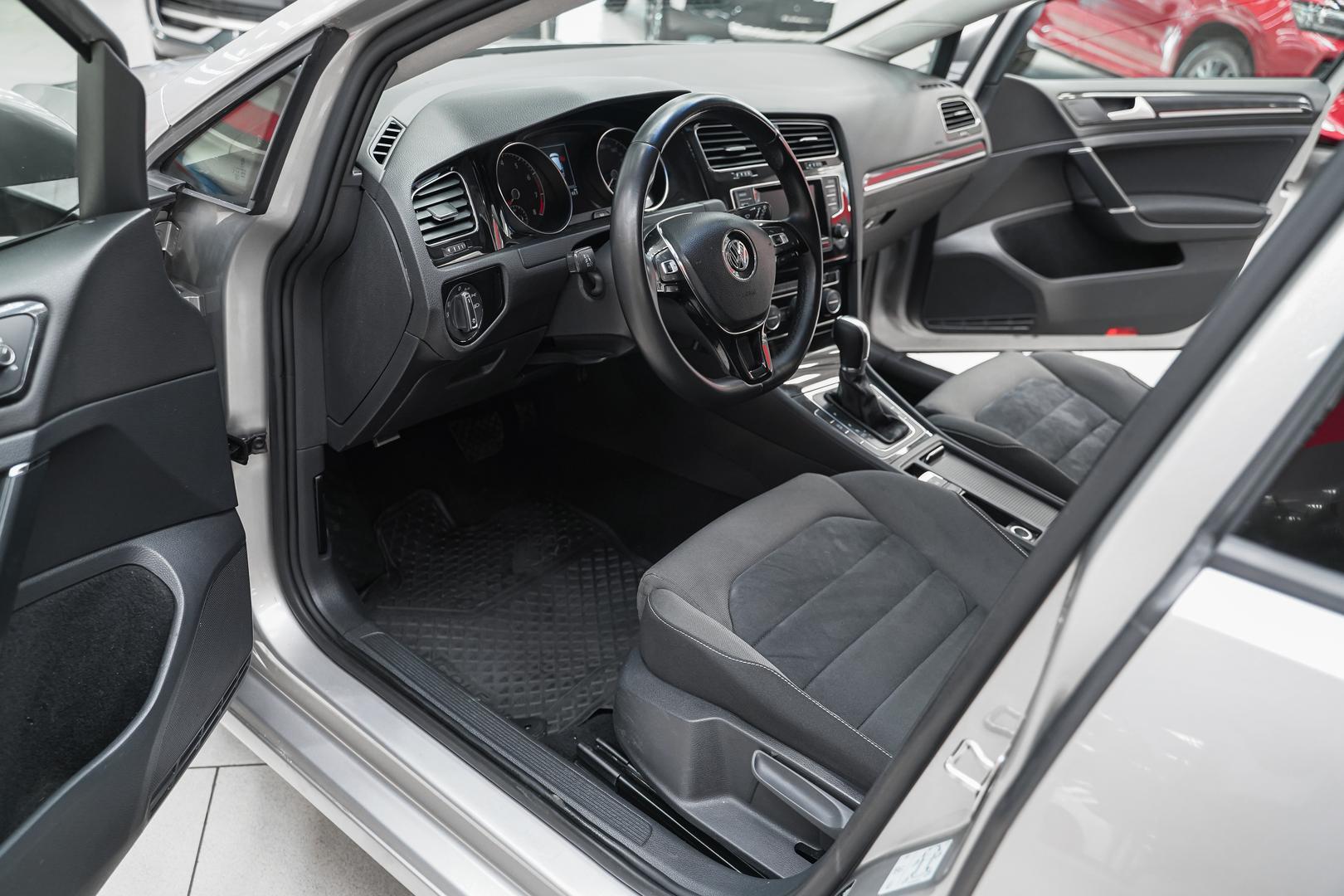 Volkswagen Golf 2014, серый, ДЦ Орехово