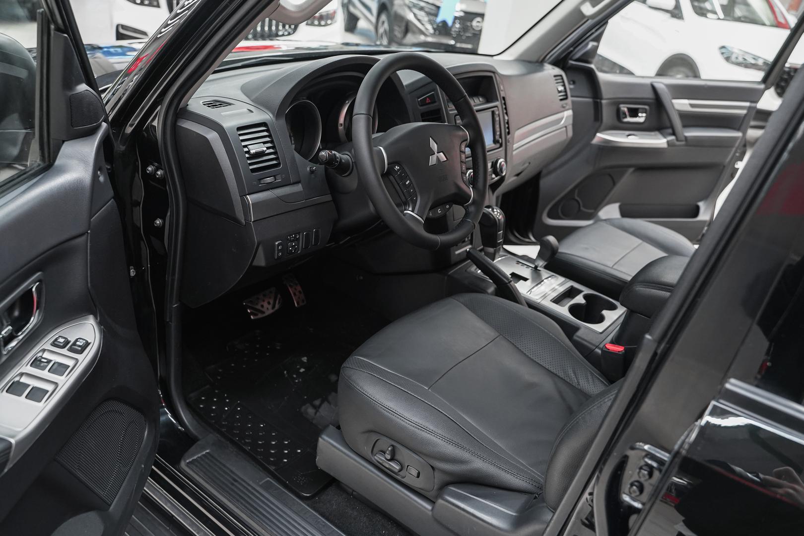 Mitsubishi Pajero 2011, черный, ДЦ Орехово