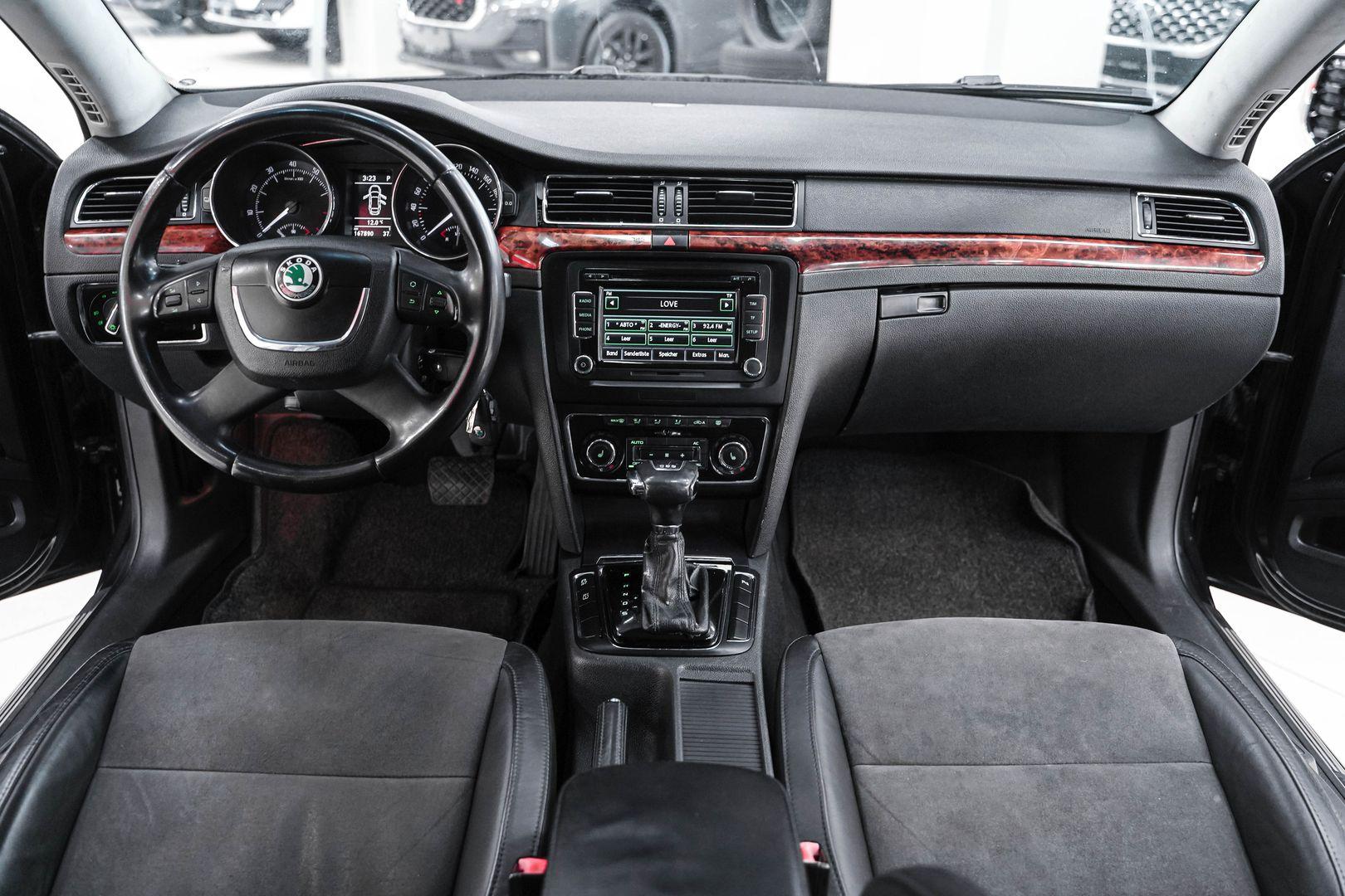 Skoda Superb 2010, черный, ДЦ Орехово