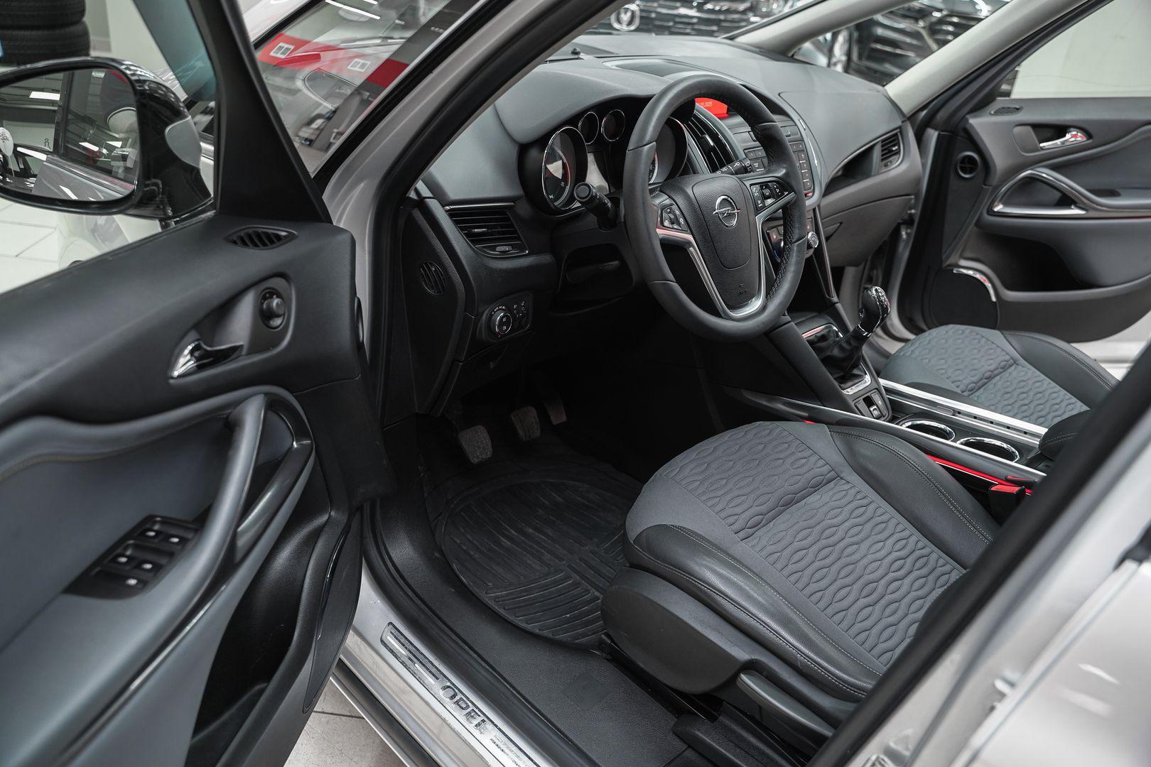 Opel Zafira 2013, серебряный, ДЦ Орехово