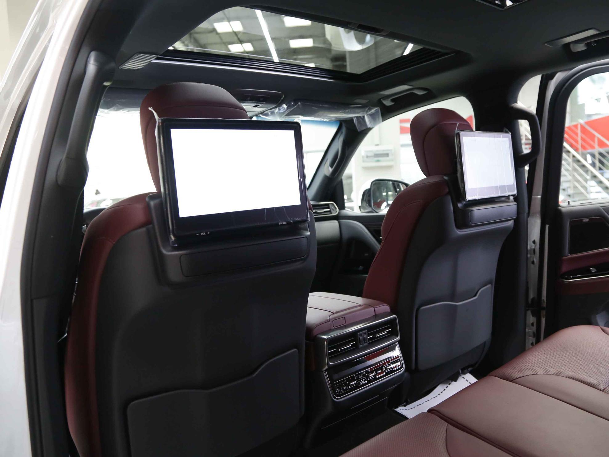 Lexus LX 2026, белый, ДЦ Орехово