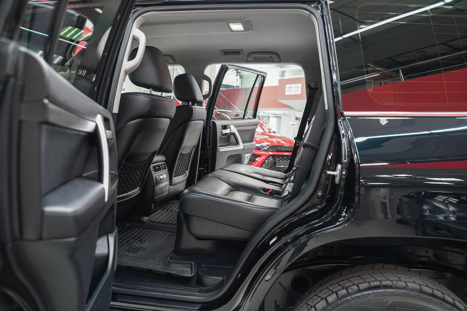 Toyota Land Cruiser 2016, черный, ДЦ Орехово