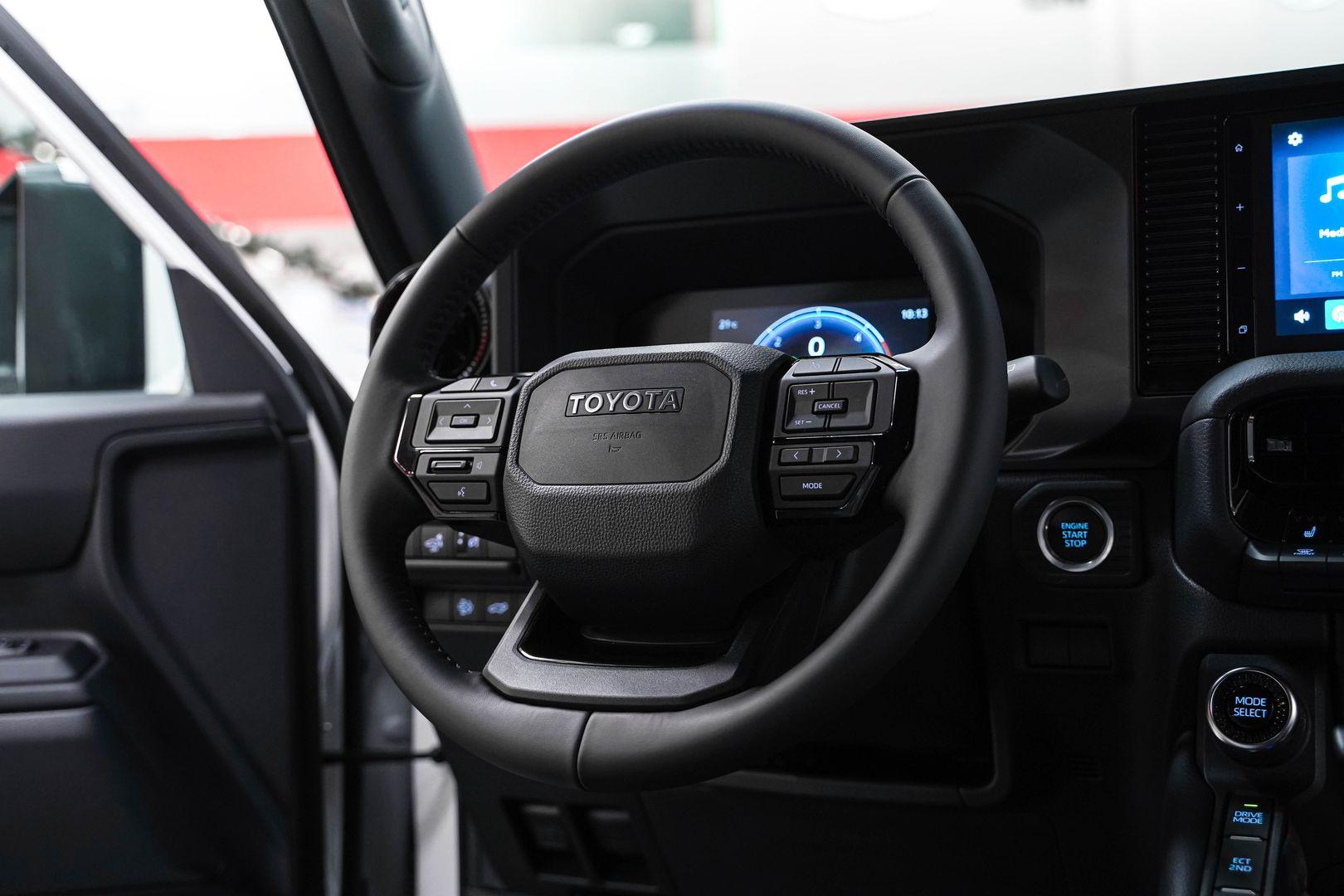 Toyota Land Cruiser Prado 2024, белый, ДЦ Орехово