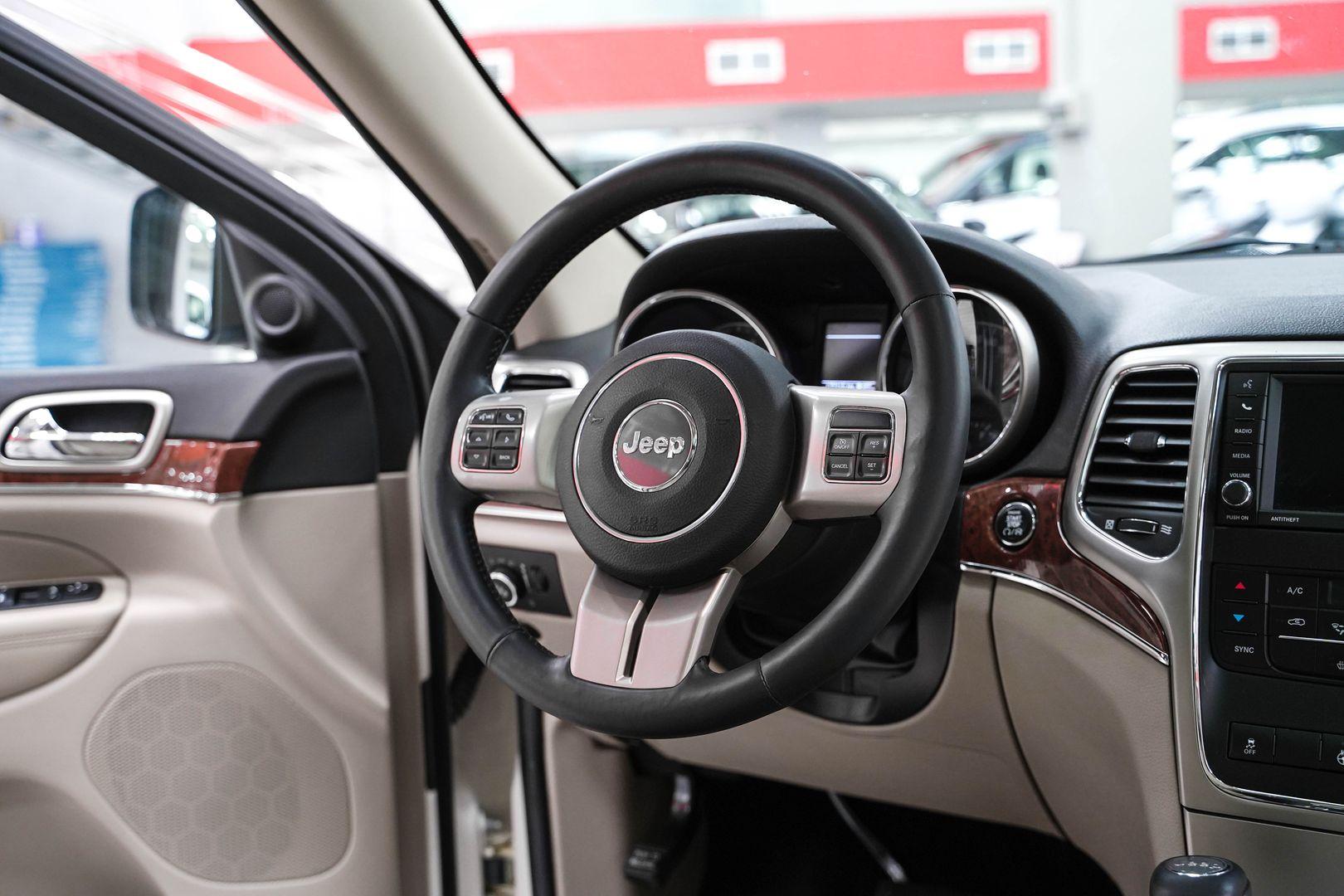 Jeep Grand Cherokee 2011, белый, ДЦ Орехово