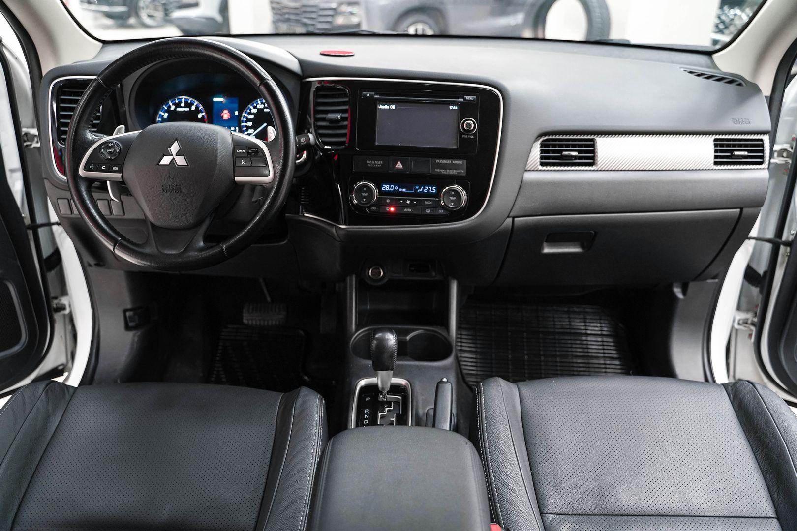 Mitsubishi Outlander 2014, белый, ДЦ Орехово
