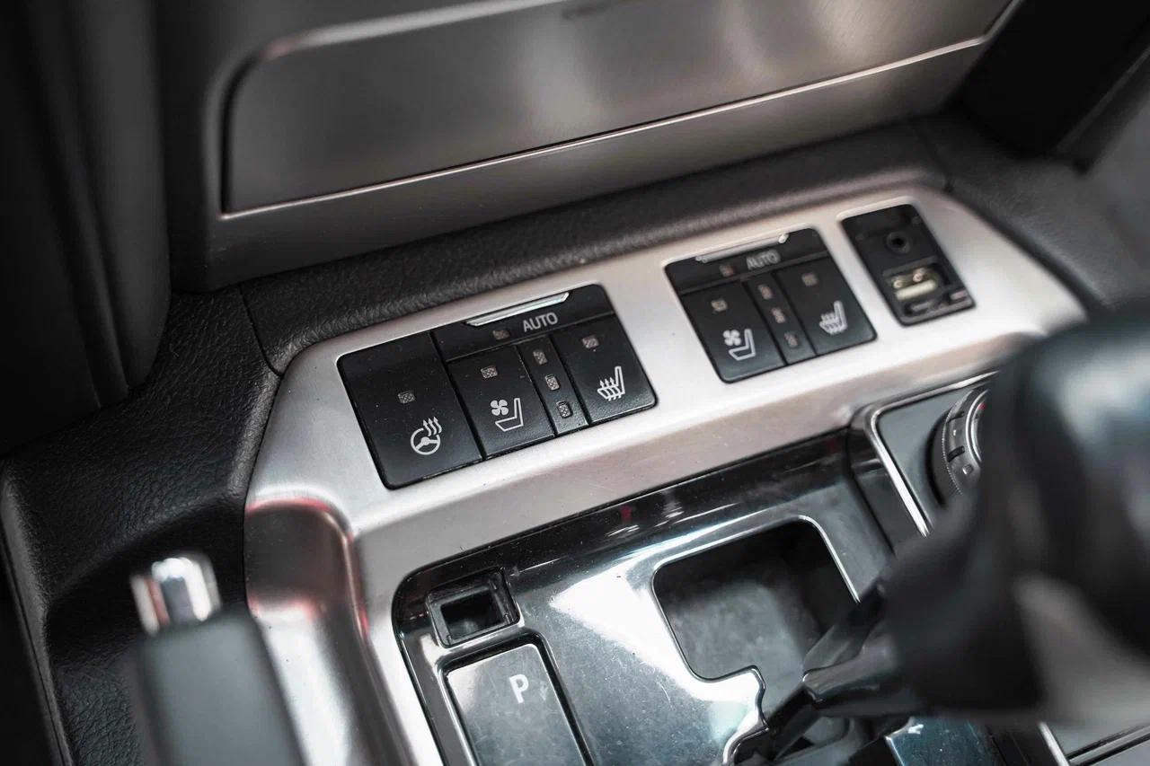 Toyota Land Cruiser 2015, белый, ДЦ Орехово