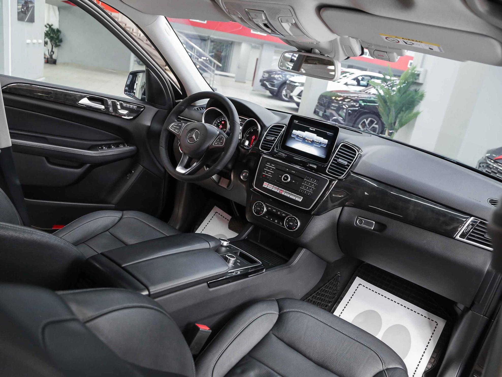 Mercedes-Benz GLE 2016, черный, ДЦ Орехово