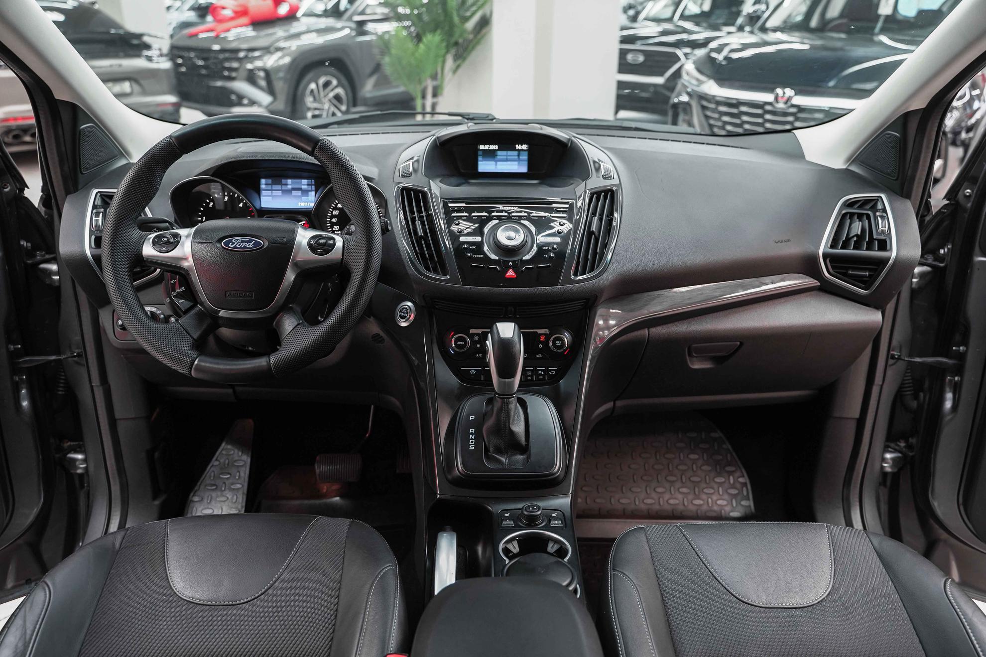 Ford Kuga 2013, серый, ДЦ Орехово