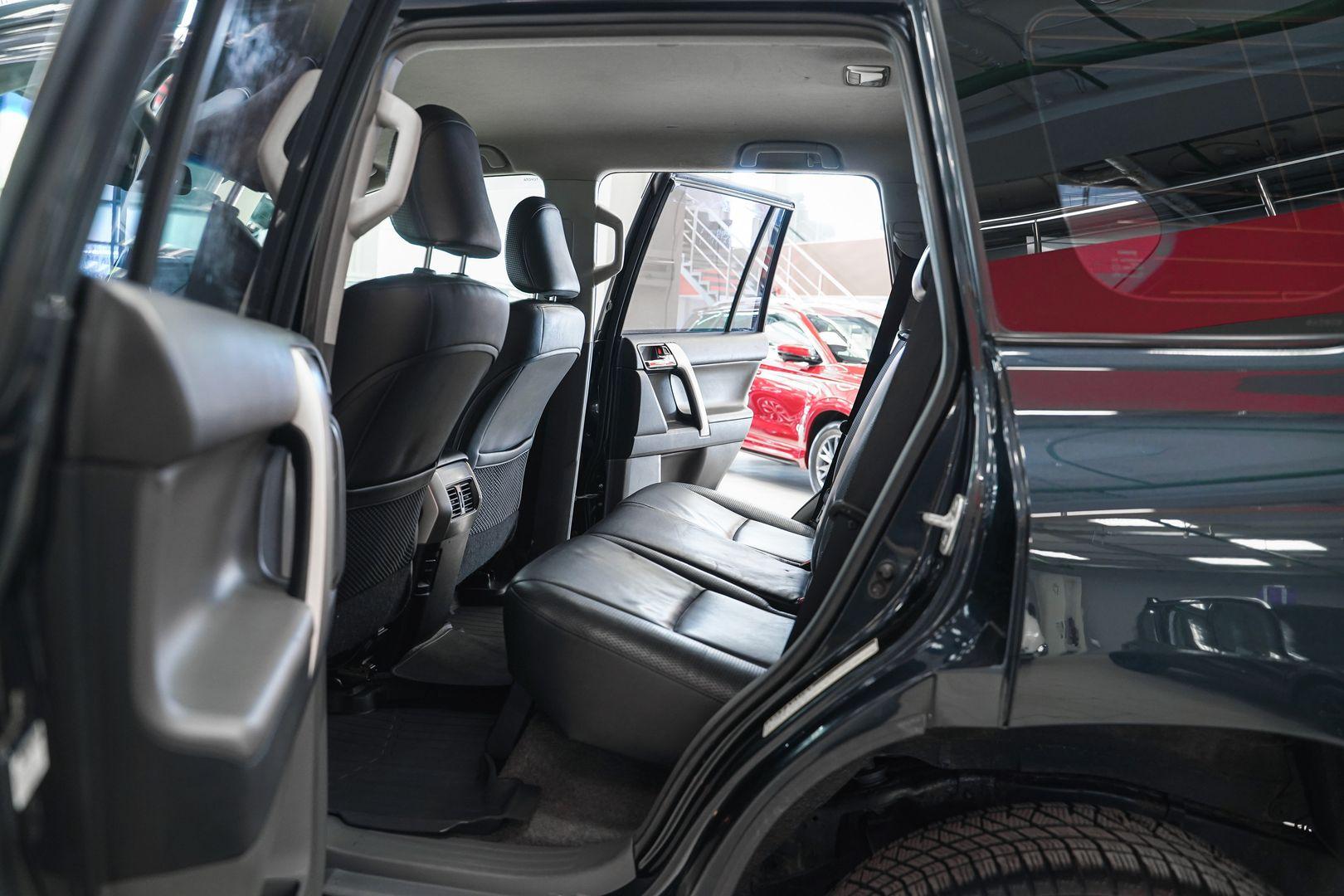 Toyota Land Cruiser Prado 2010, серый, ДЦ Орехово
