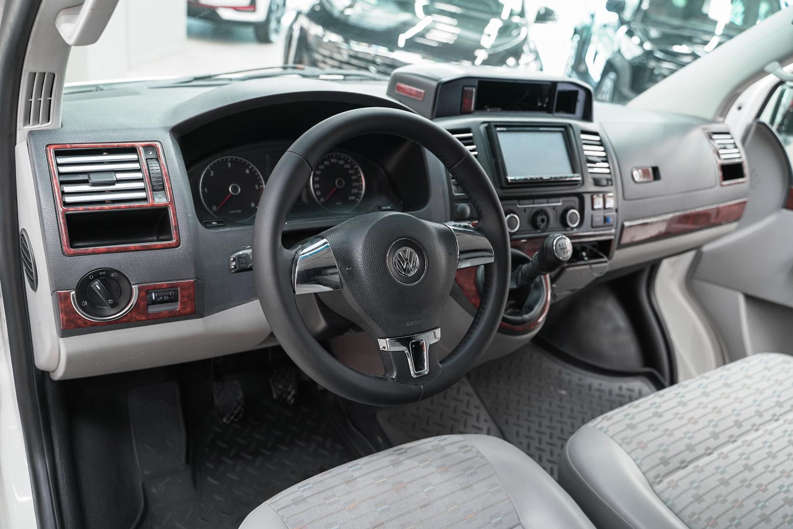 Volkswagen Transporter 2010, белый, ДЦ Орехово